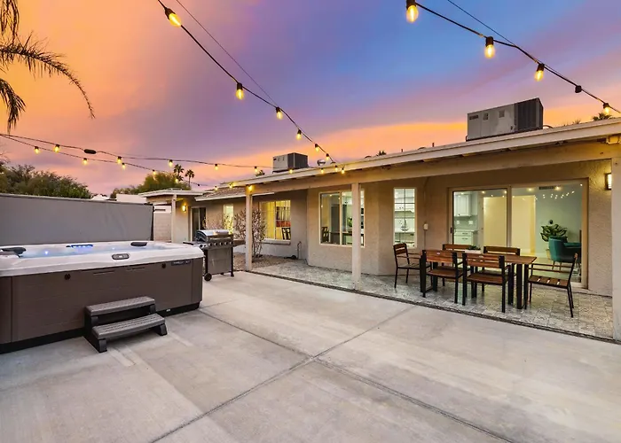 Minutes From Shopping, Dining & Golf, Hot Tub *