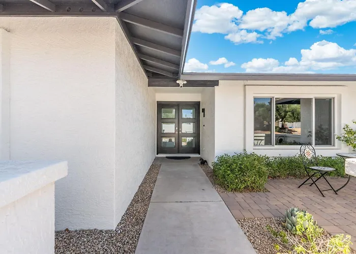 Minutes From Shopping, Dining & Golf, Hot Tub *