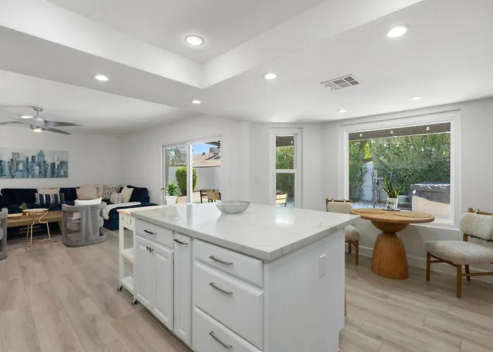 Minutes From Shopping, Dining & Golf, Hot Tub * Phoenix