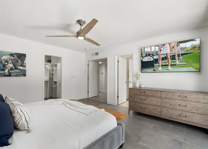 Minutes From Shopping, Dining & Golf, Hot Tub *
