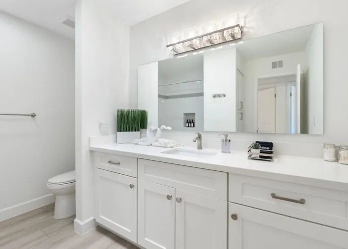 Minutes From Shopping, Dining & Golf, Hot Tub * Phoenix