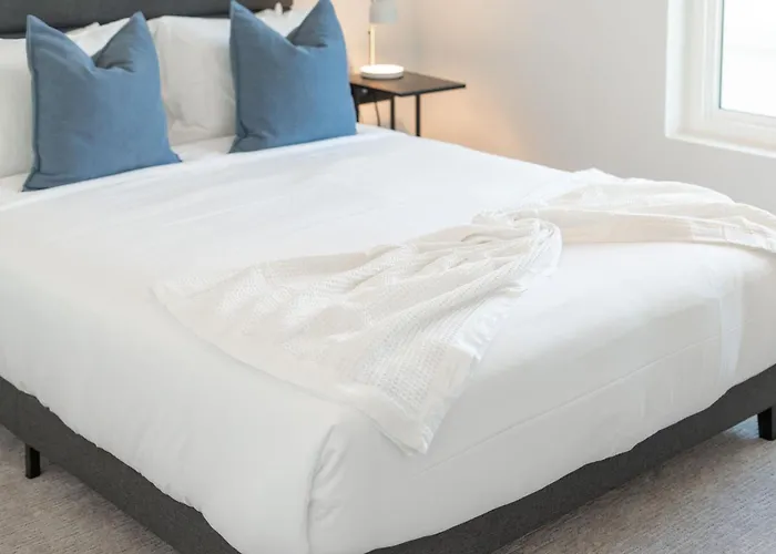 Minutes From Shopping, Dining & Golf, Hot Tub *