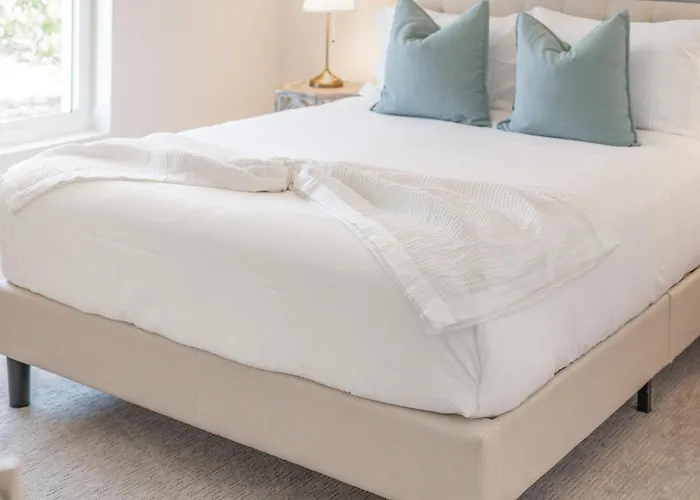 Minutes From Shopping, Dining & Golf, Hot Tub