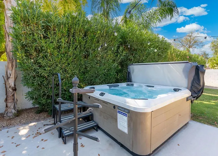 Minutes From Shopping, Dining & Golf, Hot Tub