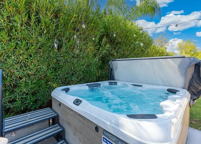 Holiday home Minutes From Shopping, Dining & Golf, Hot Tub Phoenix
