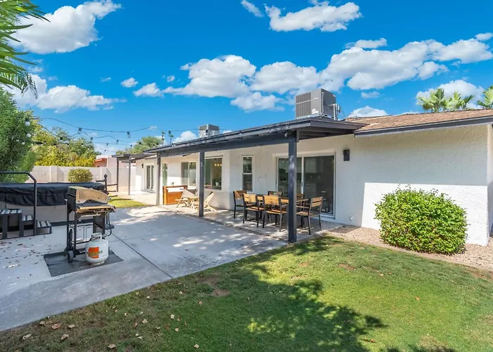 Minutes From Shopping, Dining & Golf, Hot Tub